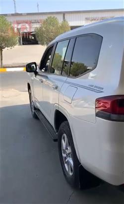 تۆیۆتا لاند کروزەر